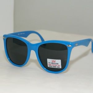 NWT True Vintage Electric blue Wayfair like style Super Dark Smoke lens Sunglass